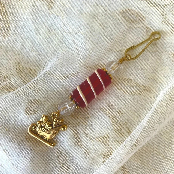 NWT Women/Girls Tablet/Phone Keychain Purse Cute Antique Sleigh Beaded Charm - Picture 2 of 5